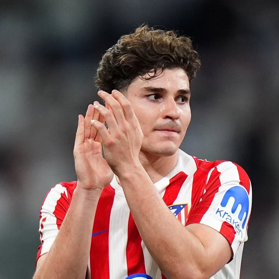 Barcelona President Joan Laporta has openly declared that the Catalan giants are still pushing to sign Álvarez this summer.